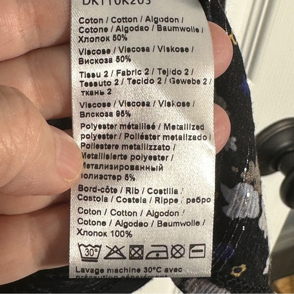 Gerard Darel Paris v-neck top, size 3 (US 12-14), floral/metallic, luxury, fall - Picture 7 of 11